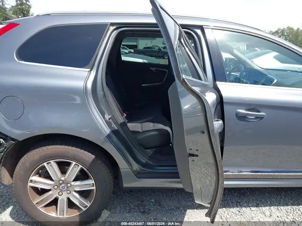 YV4612RMXG2850058 2016 VOLVO XC60 - Image 8
