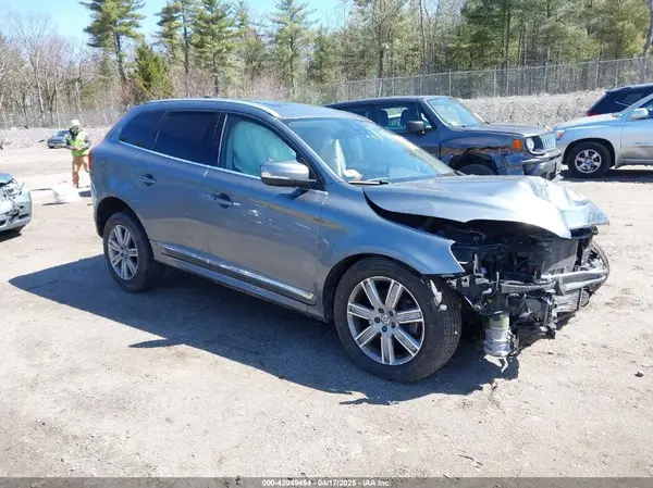 YV4902RK2G2807929 2016 VOLVO XC60 - Image 1