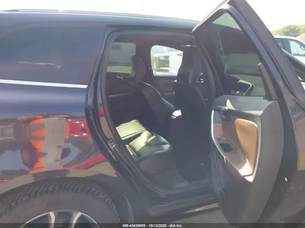 YV4902RK2G2839103 2016 VOLVO XC60 - Image 8