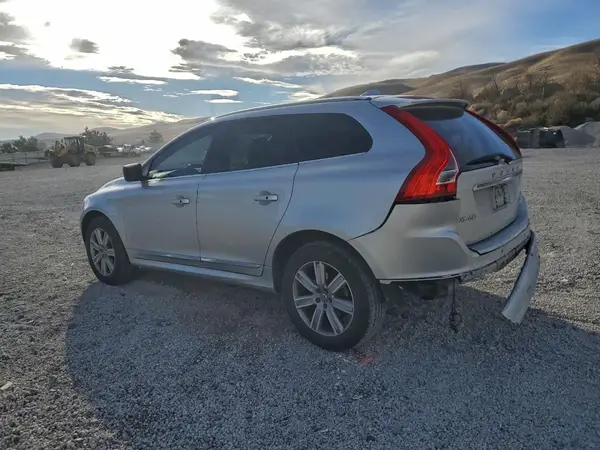 YV4902RK4G2785478 2016 VOLVO XC60 - Image 2