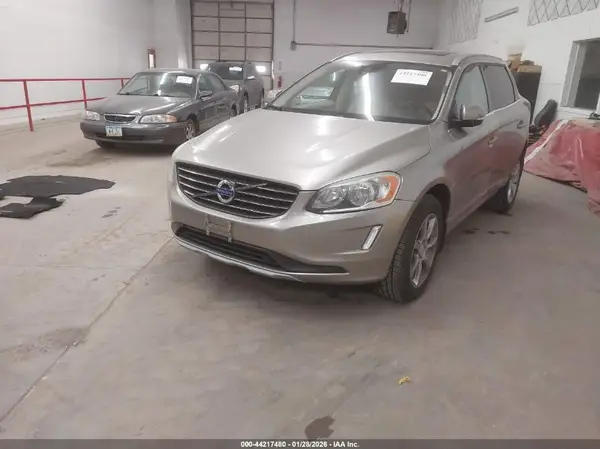 YV4902RK6G2811028 2016 VOLVO XC60 - Image 2