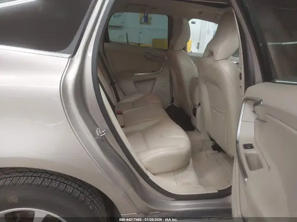 YV4902RK6G2811028 2016 VOLVO XC60 - Image 8