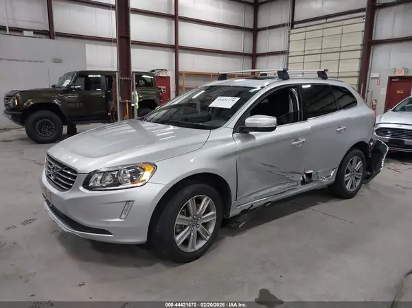 YV4902RK7G2776001 2016 VOLVO XC60 - Image 2