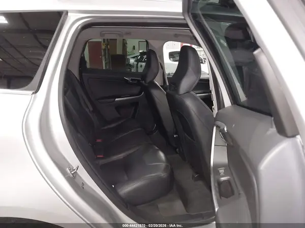 YV4902RK7G2776001 2016 VOLVO XC60 - Image 8