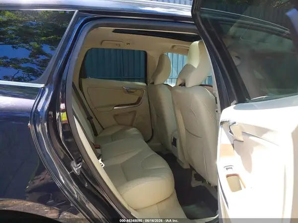 YV4902RK7G2783319 2016 VOLVO XC60 - Image 8