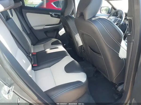 YV4902RK7G2826461 2016 VOLVO XC60 - Image 8