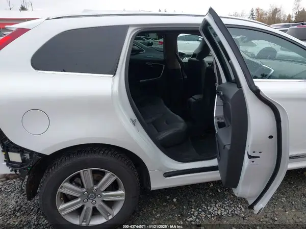 YV4902RK8G2801164 2016 VOLVO XC60 - Image 8