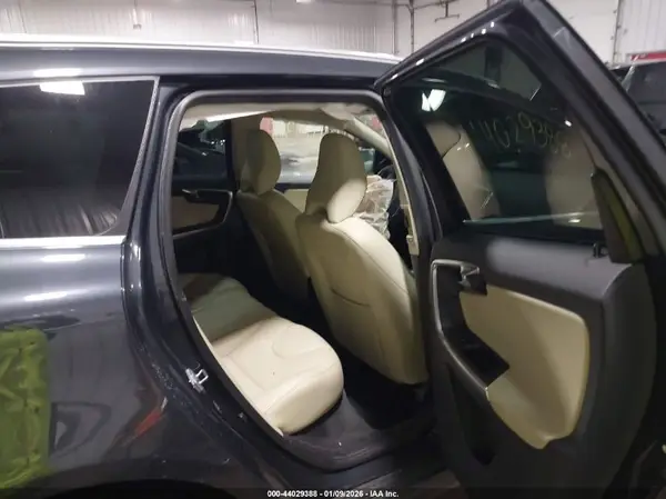 YV4902RK9G2852852 2016 VOLVO XC60 - Image 8