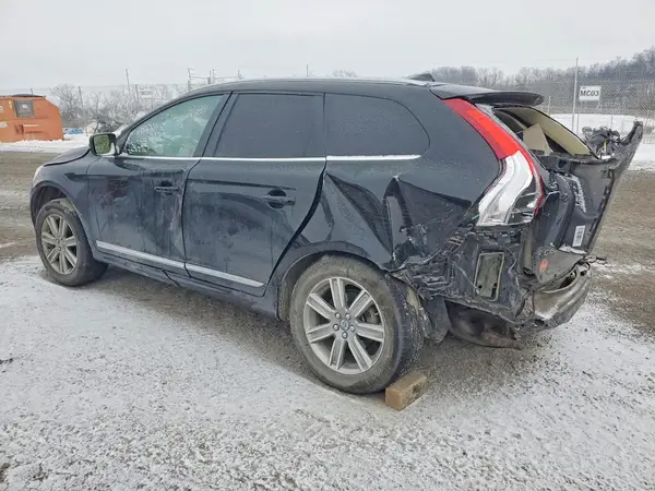 YV4902RM2G2791331 2016 VOLVO XC60 - Image 2