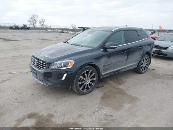 YV4902RM2G2813151 2016 VOLVO XC60 - Image 2