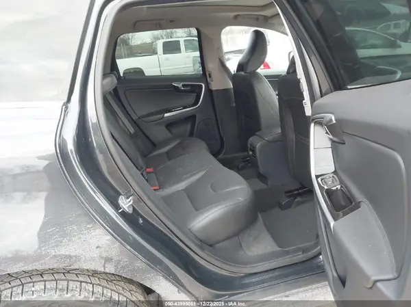 YV4902RM2G2813151 2016 VOLVO XC60 - Image 8