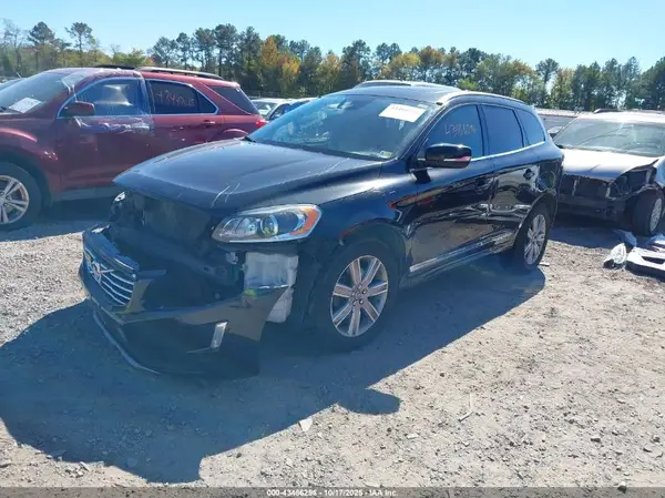 YV4902RM3G2792925 2016 VOLVO XC60 - Image 2