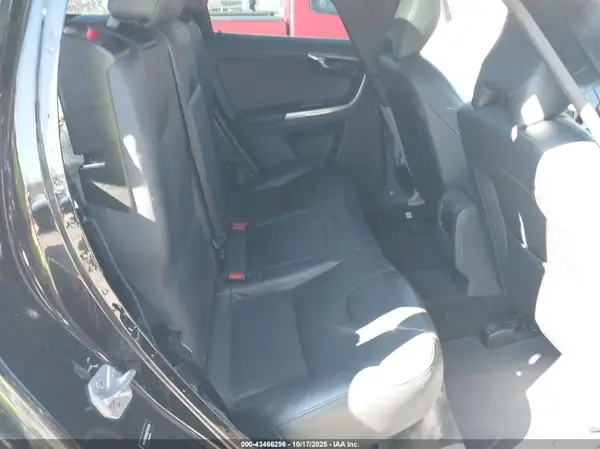 YV4902RM3G2792925 2016 VOLVO XC60 - Image 8