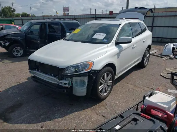 YV4902RM5G2781280 2016 VOLVO XC60 - Image 2