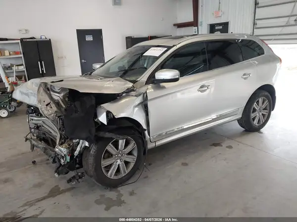 YV4902RM5G2782669 2016 VOLVO XC60 - Image 2