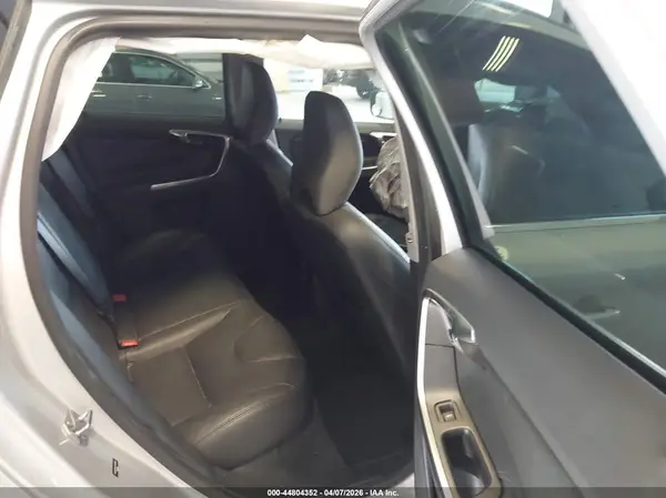 YV4902RM5G2782669 2016 VOLVO XC60 - Image 8