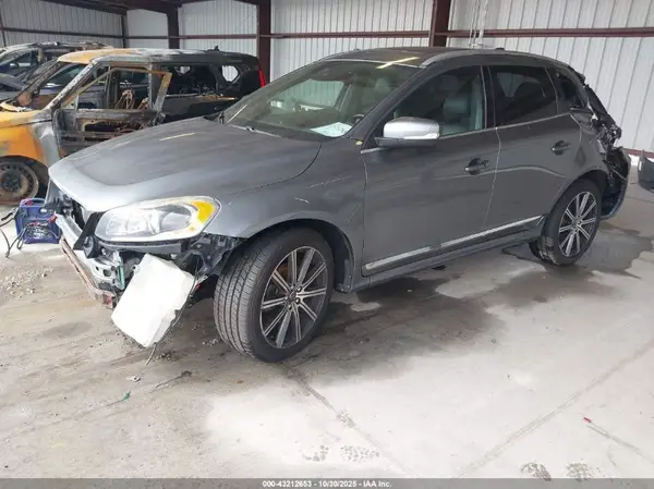 YV4902RM6G2784897 2016 VOLVO XC60 - Image 2