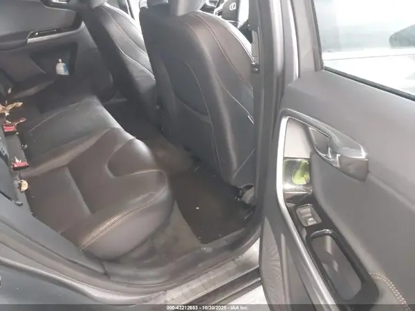 YV4902RM6G2784897 2016 VOLVO XC60 - Image 8