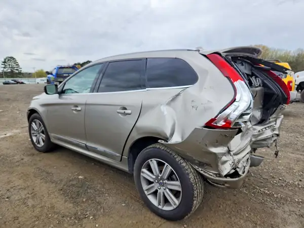 YV4902RM6G2850901 2016 VOLVO XC60 - Image 2