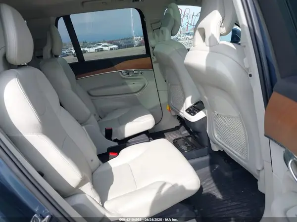 YV4A221K6M1689257 2021 VOLVO XC90 - Image 8