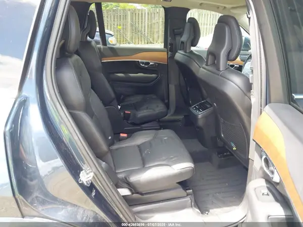 YV4A221K8M1681676 2021 VOLVO XC90 - Image 8