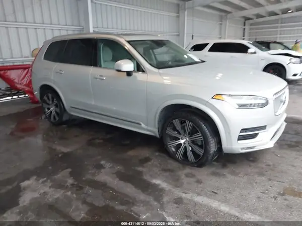YV4A221L1N1831461 2022 VOLVO XC90 - Image 1