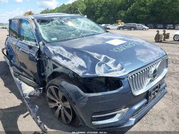 YV4A221L2M1752783 2021 VOLVO XC90 - Image 1