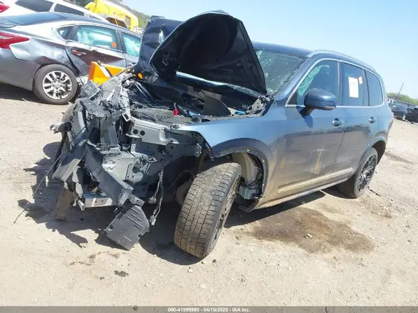 YV4A221L4L1603628 2020 VOLVO XC90 - Image 2