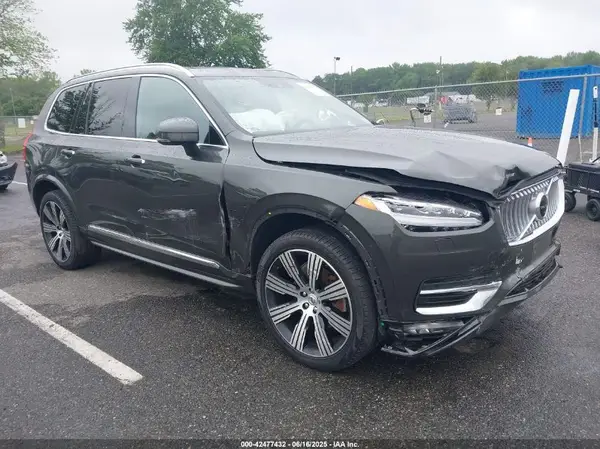 YV4A221L6M1712318 2021 VOLVO XC90 - Image 1