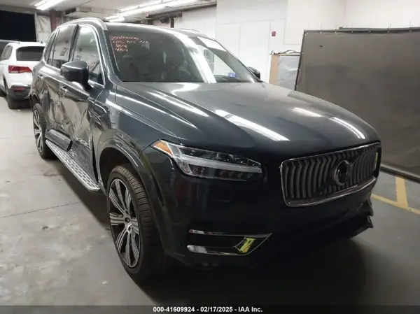 YV4A221L8N1794067 2022 VOLVO XC90 - Image 1