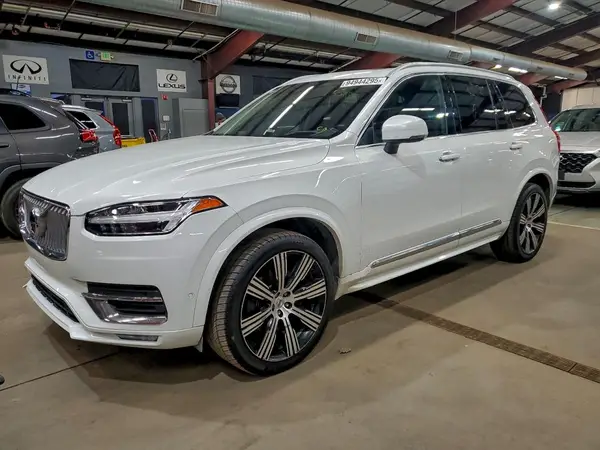 YV4A221L8N1813670 2022 VOLVO XC90 - Image 1