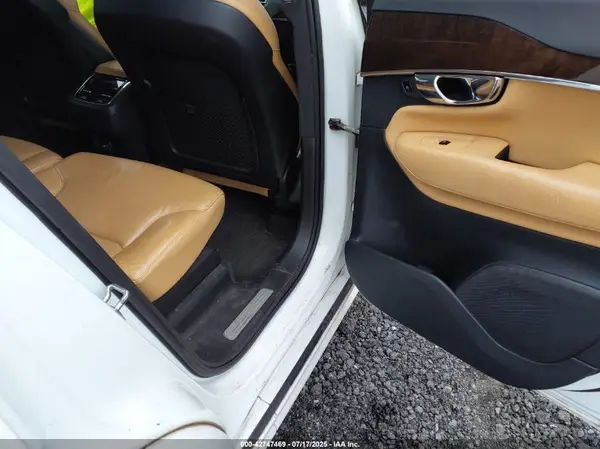 YV4A22PK0G1013284 2016 VOLVO XC90 - Image 8