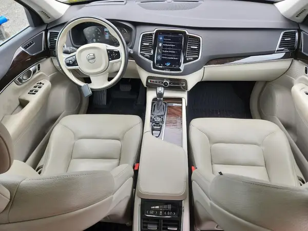 YV4A22PK0H1182366 2017 VOLVO XC90 - Image 8