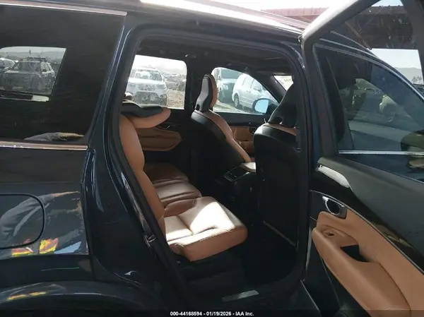 YV4A22PK0K1440943 2019 VOLVO XC90 - Image 8