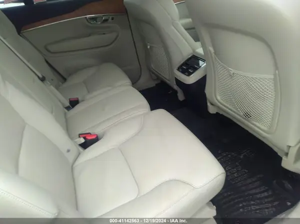 YV4A22PK0N1862666 2022 VOLVO XC90 - Image 8