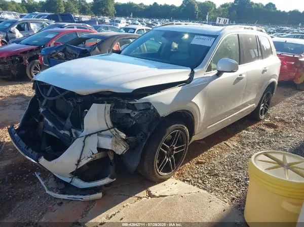 YV4A22PK1G1019675 2016 VOLVO XC90 - Image 2