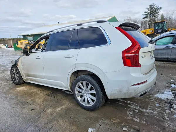 YV4A22PK1G1039117 2016 VOLVO XC90 - Image 2