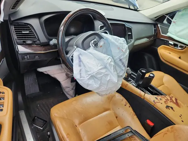 YV4A22PK1G1051185 2016 VOLVO XC90 - Image 8