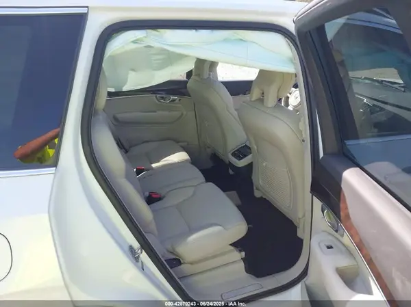 YV4A22PK1H1141874 2017 VOLVO XC90 - Image 8