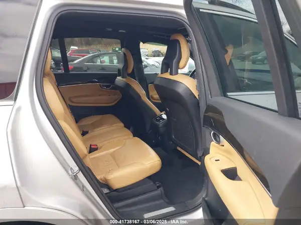 YV4A22PK1J1190501 2018 VOLVO XC90 - Image 8