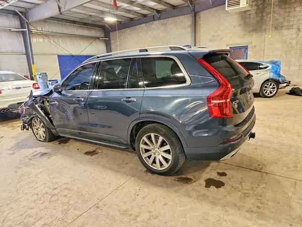 YV4A22PK1J1218927 2018 VOLVO XC90 - Image 2