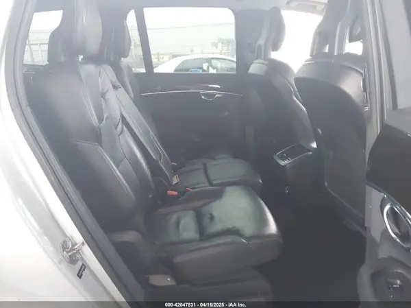 YV4A22PK1J1374238 2018 VOLVO XC90 - Image 8