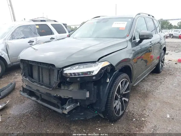 YV4A22PK1J1375521 2018 VOLVO XC90 - Image 2