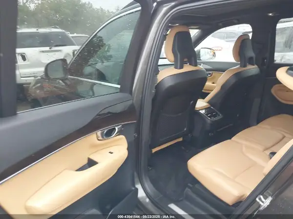 YV4A22PK1J1375521 2018 VOLVO XC90 - Image 8