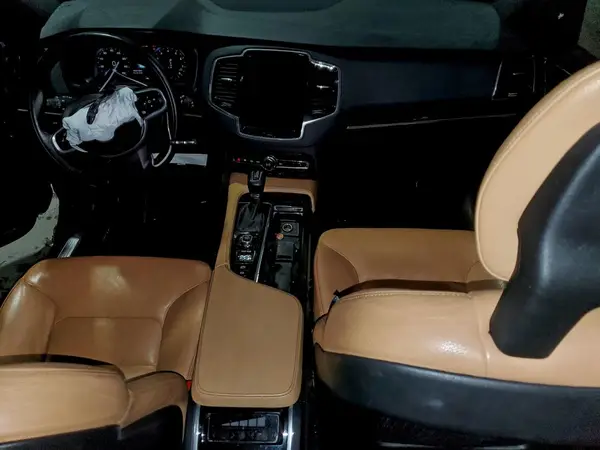 YV4A22PK1J1381920 2018 VOLVO XC90 - Image 8