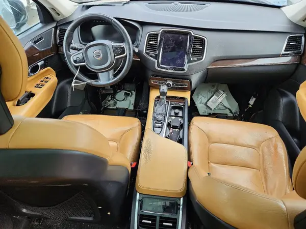 YV4A22PK2G1054063 2016 VOLVO XC90 - Image 8