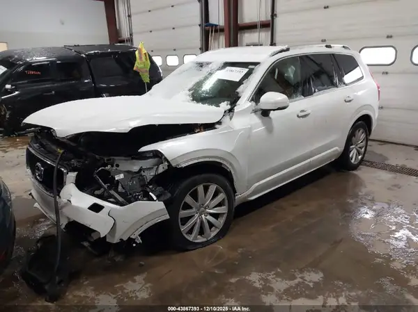 YV4A22PK2G1075396 2016 VOLVO XC90 - Image 2