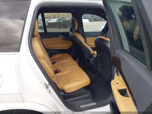 YV4A22PK2H1135033 2017 VOLVO XC90 - Image 8