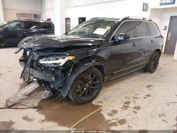 YV4A22PK2H1137056 2017 VOLVO XC90 - Image 2