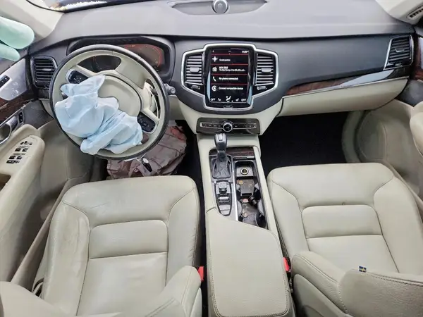 YV4A22PK2H1163835 2017 VOLVO XC90 - Image 8